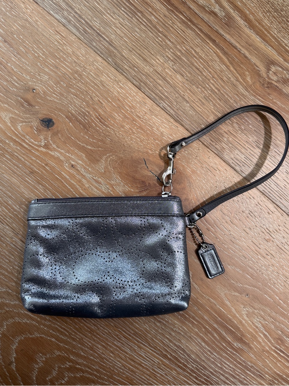 Coach Vintage Metallic Silver Wristlet Clutch - Picture 3 of 8